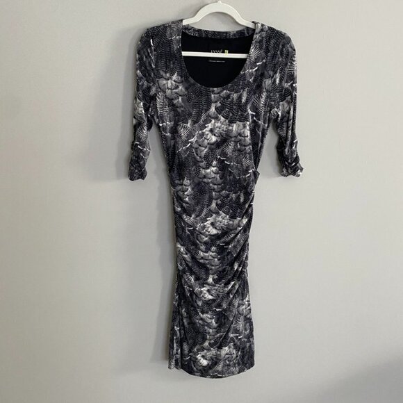 Lysse Scrunch Bodycon Dress Womens Small S Gray Feather Print - Picture 1 of 8
